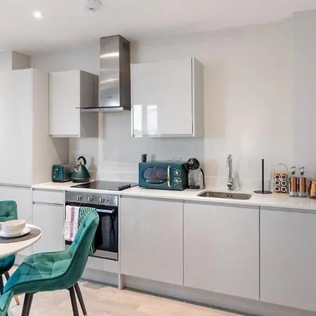Harmonious Greens: Cozy 1-Bed Flat In Harrow Exterior photo