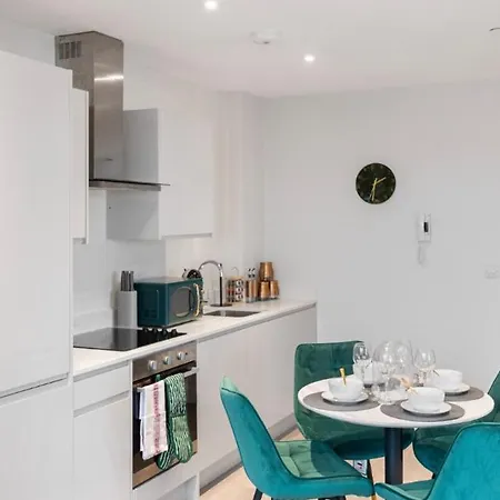 Harmonious Greens: Cozy 1-Bed Flat In Harrow Exterior photo