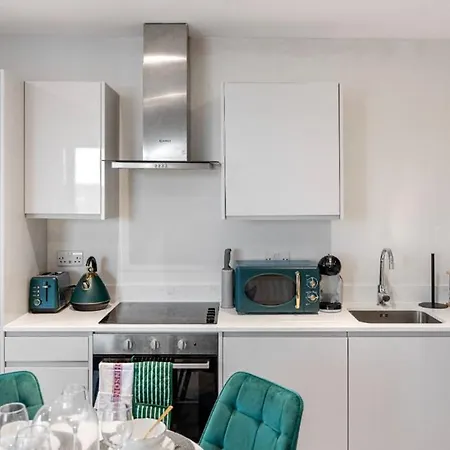 Harmonious Greens: Cozy 1-Bed Flat In Harrow Exterior photo