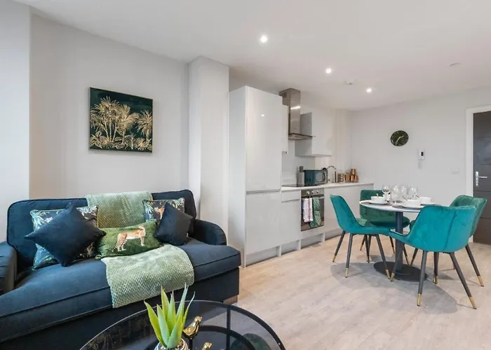Harmonious Greens: Cozy 1-Bed Flat In Harrow