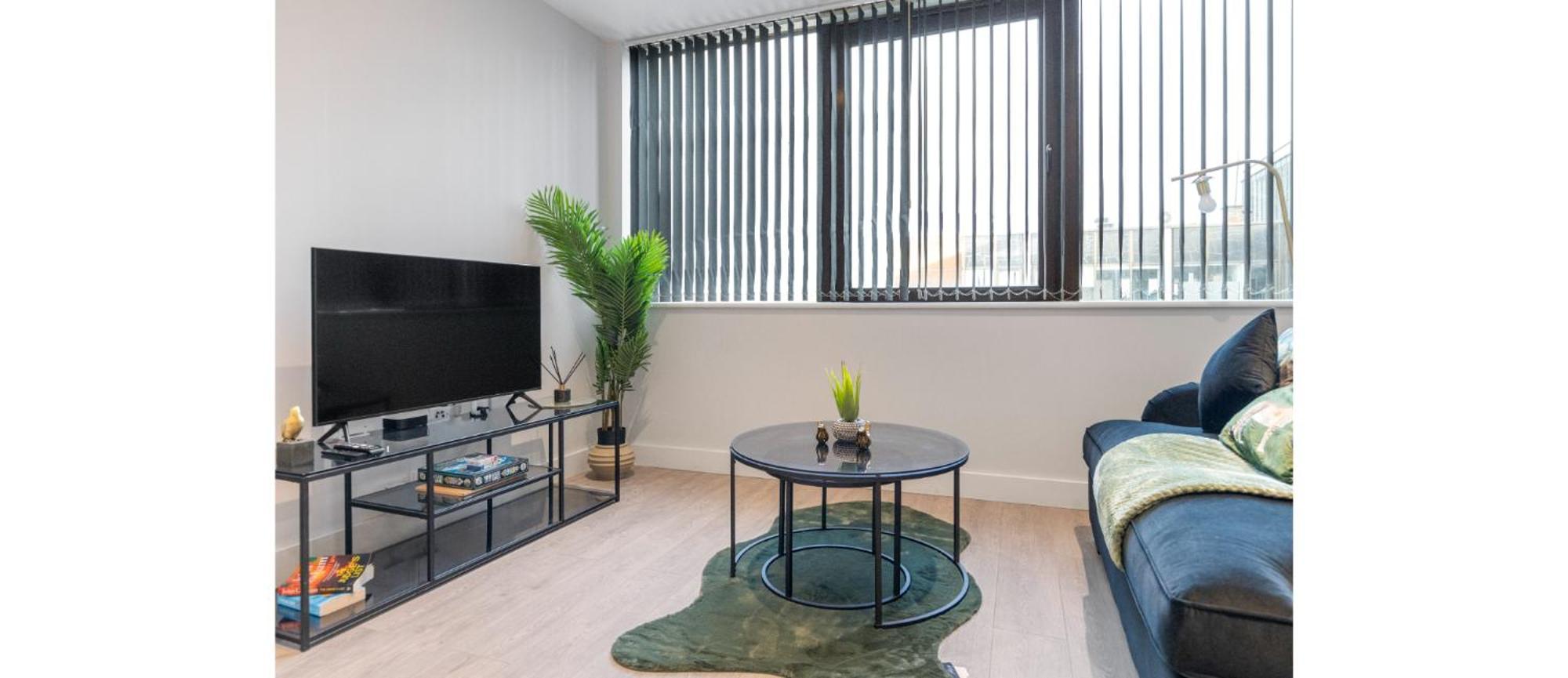 Harmonious Greens: Cozy 1-bed Flat In Apartment