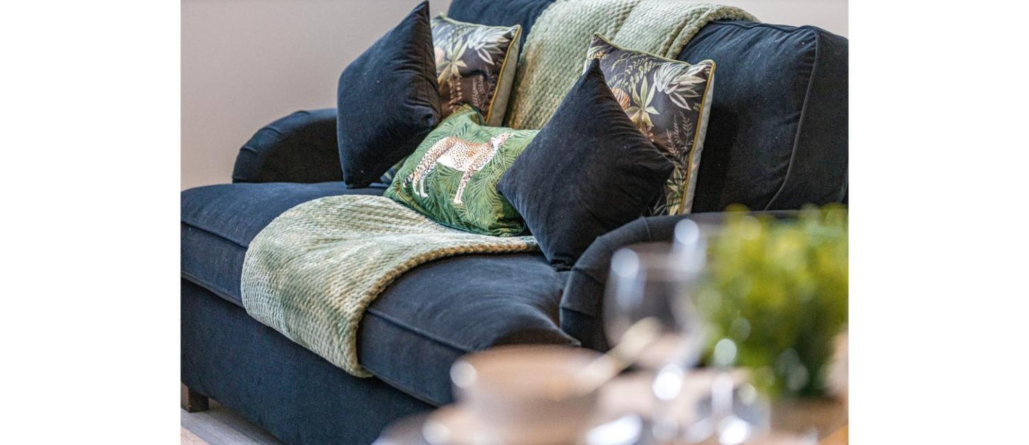 Harmonious Greens: Cozy 1-bed Flat In Apartment *