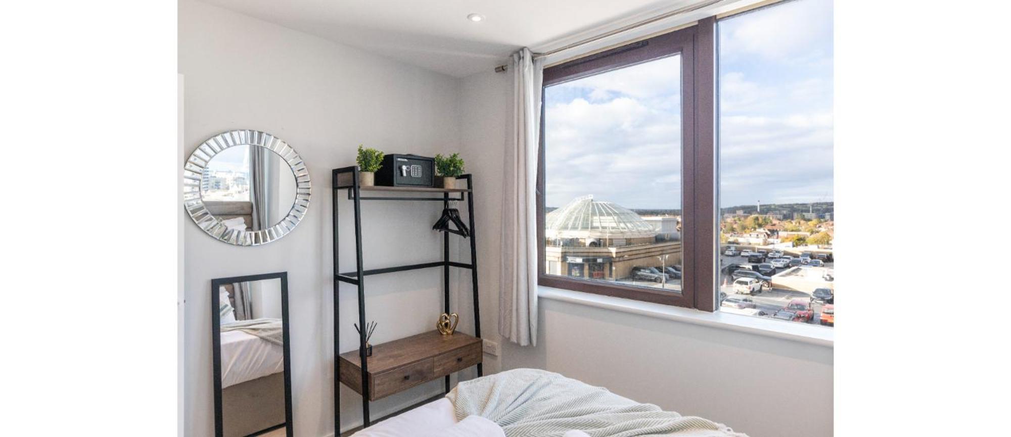Harmonious Greens: Cozy 1-bed Flat In Apartment Harrow