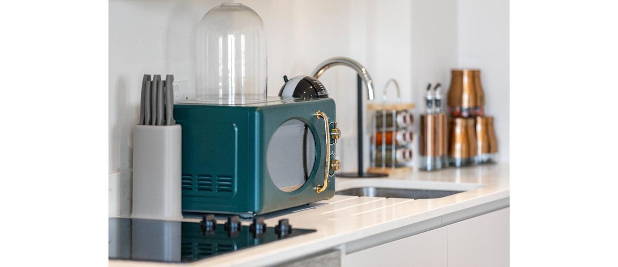 Harmonious Greens: Cozy 1-bed Flat In Apartment
