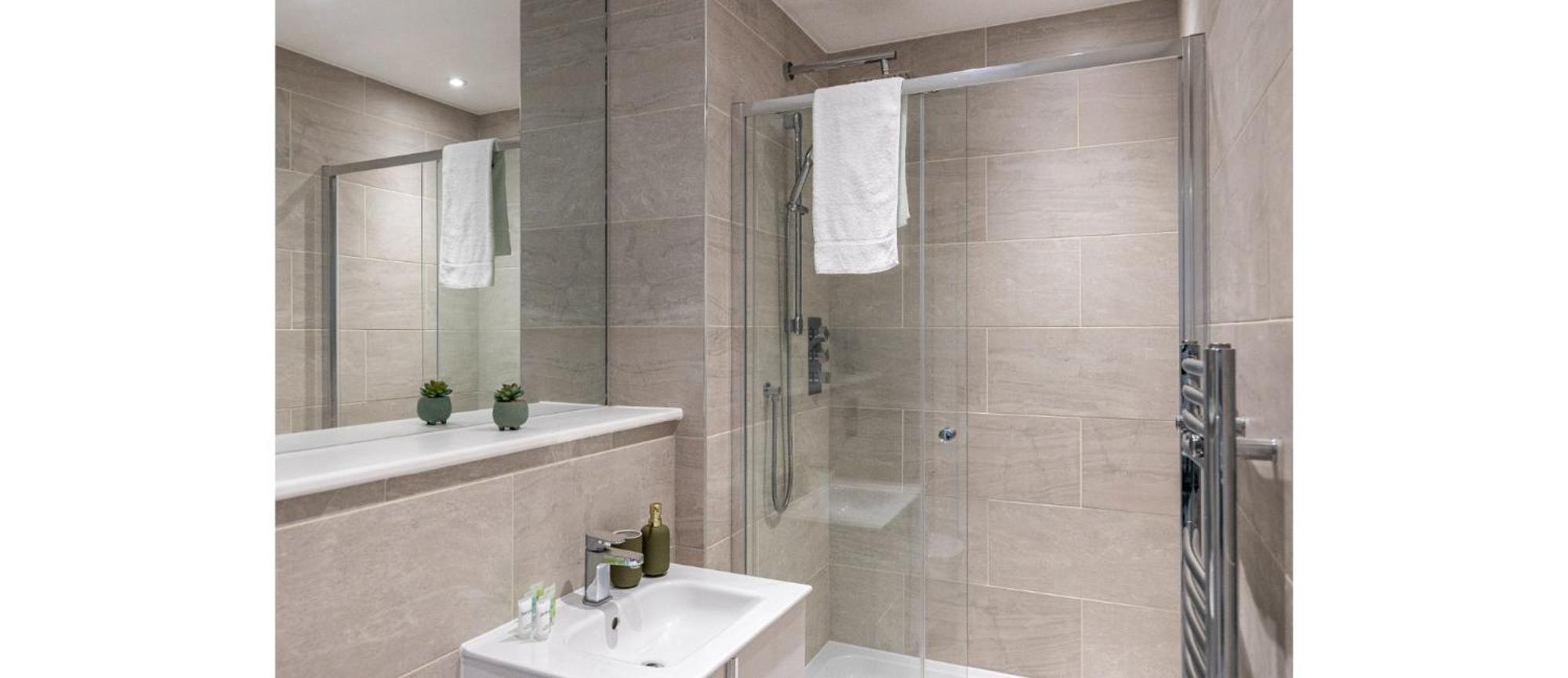 Harmonious Greens: Cozy 1-bed Flat In Apartment Harrow